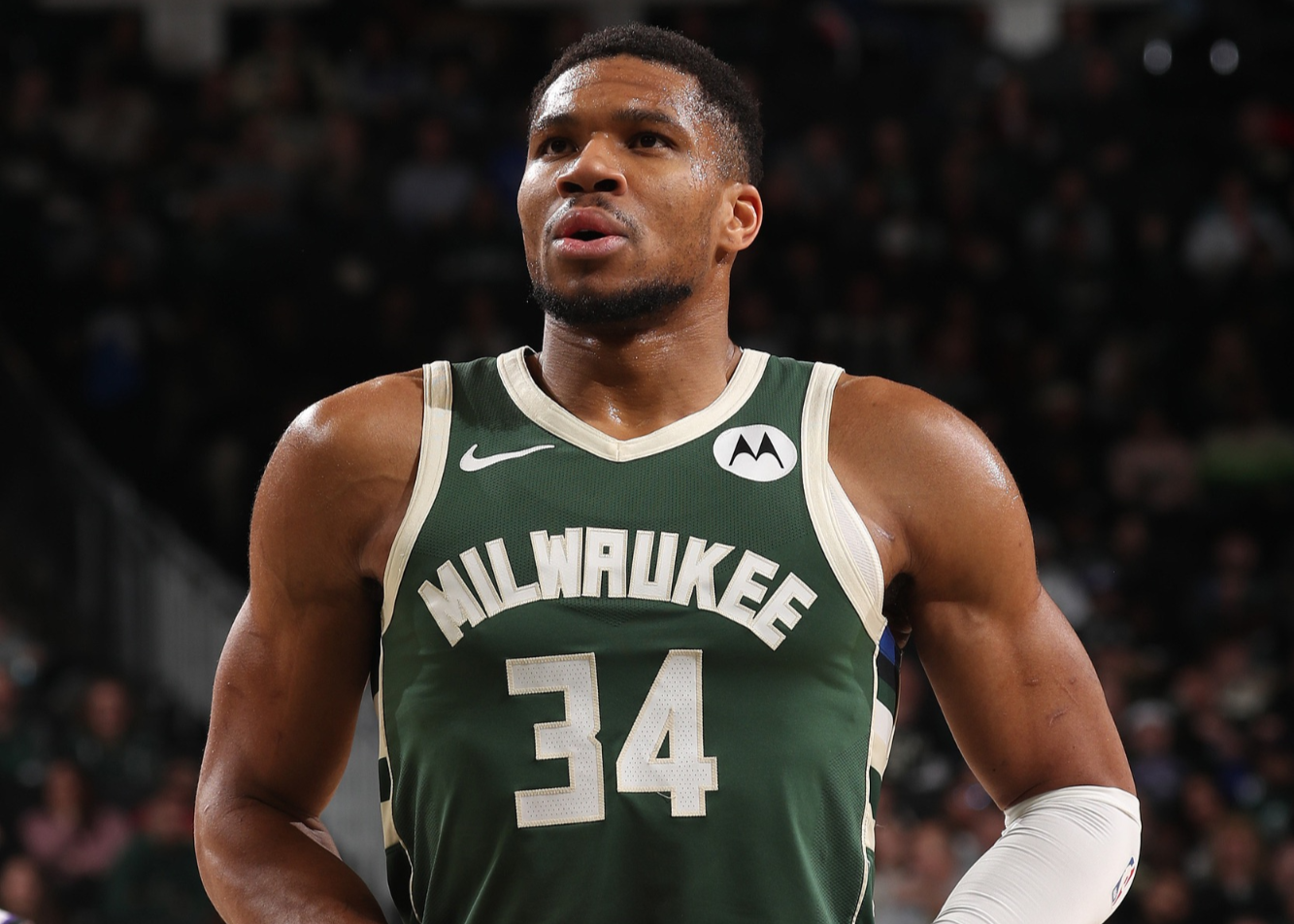 竞技宝官网-里弗斯:字母哥热爱密尔沃基,他所说的每句话都围绕着球队